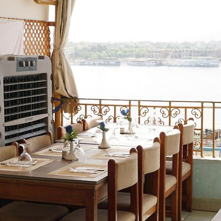 Merry Land Hotel & Roof Top Nile Restaurant ลักซอร์ ภายนอก รูปภาพ
