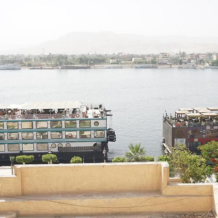 Merry Land Hotel & Roof Top Nile Restaurant ลักซอร์ ภายนอก รูปภาพ