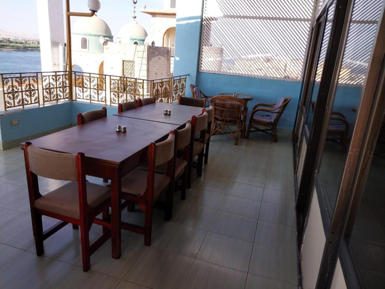 Merry Land Hotel & Roof Top Nile Restaurant ลักซอร์ ภายนอก รูปภาพ