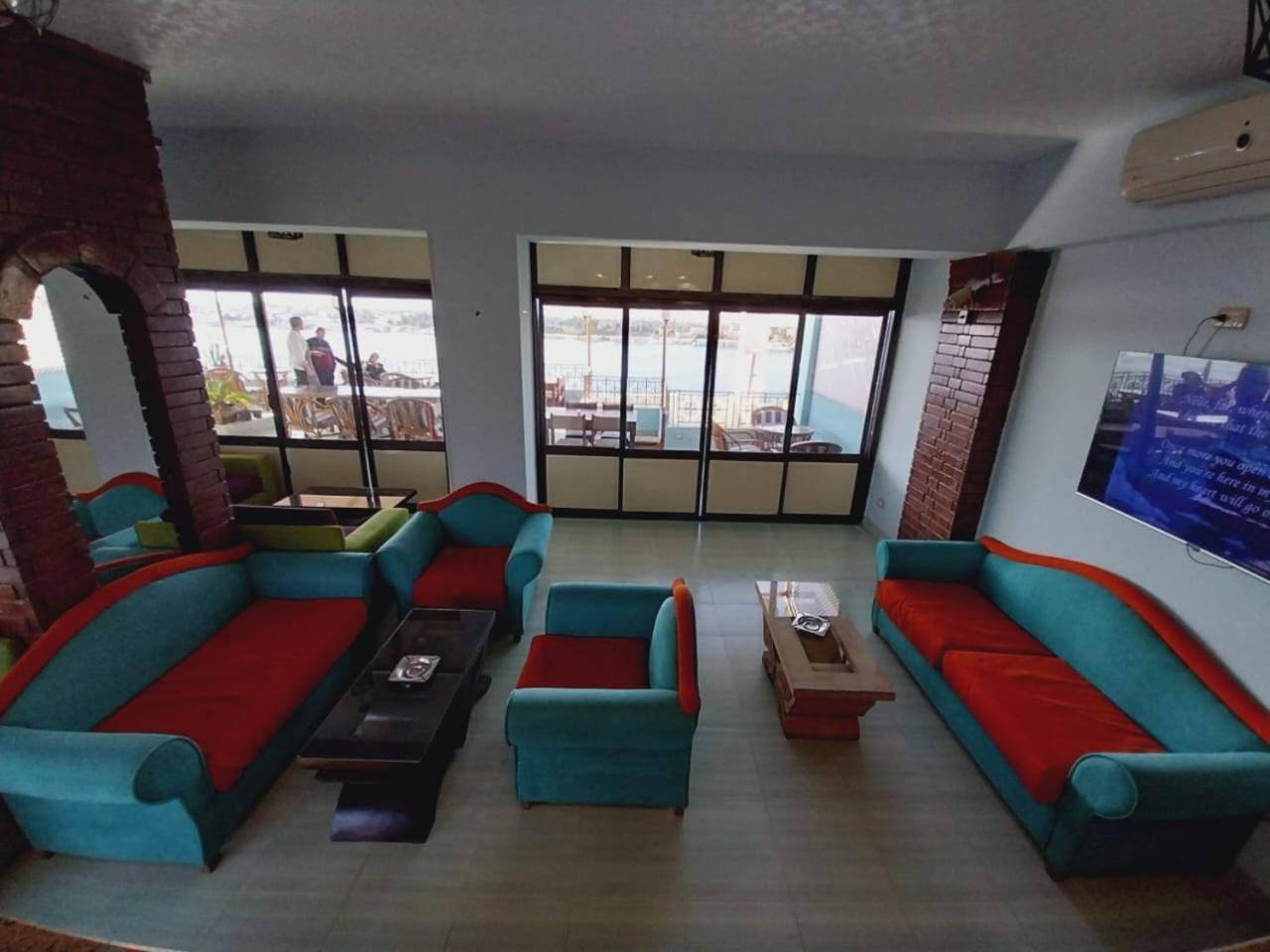 Merry Land Hotel & Roof Top Nile Restaurant ลักซอร์ ภายนอก รูปภาพ