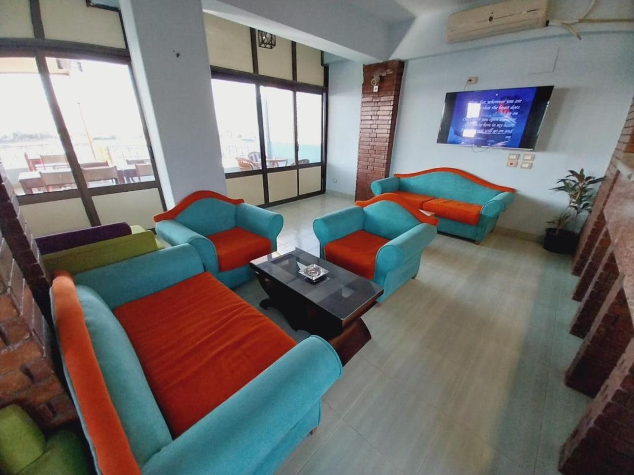 Merry Land Hotel & Roof Top Nile Restaurant ลักซอร์ ภายนอก รูปภาพ