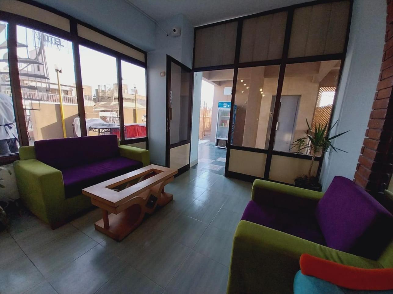 Merry Land Hotel & Roof Top Nile Restaurant ลักซอร์ ภายนอก รูปภาพ