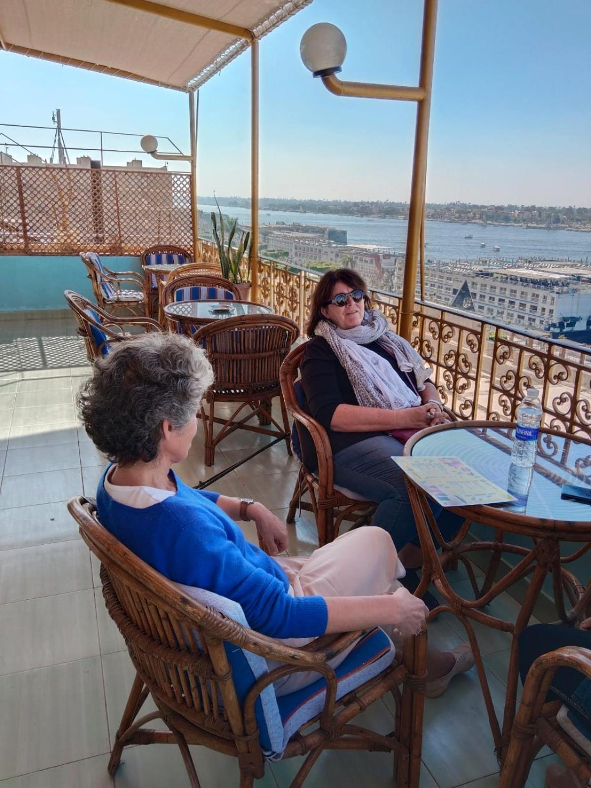 Merry Land Hotel & Roof Top Nile Restaurant ลักซอร์ ภายนอก รูปภาพ