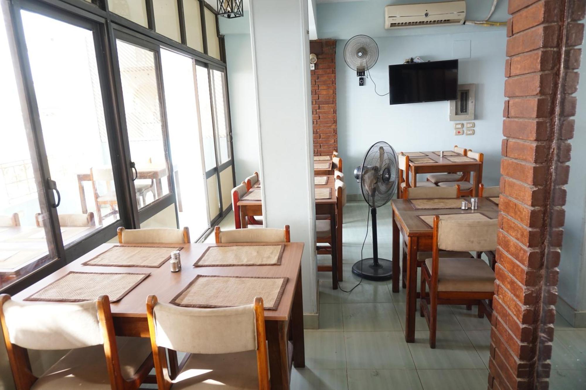 Merry Land Hotel & Roof Top Nile Restaurant ลักซอร์ ภายนอก รูปภาพ